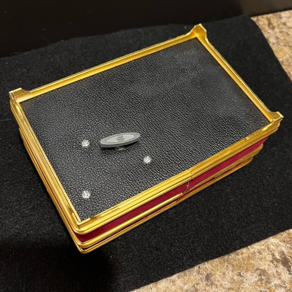 Vintage Red Velvet Musical Jewelry Box with Gold Trim - Picture 9 of 15